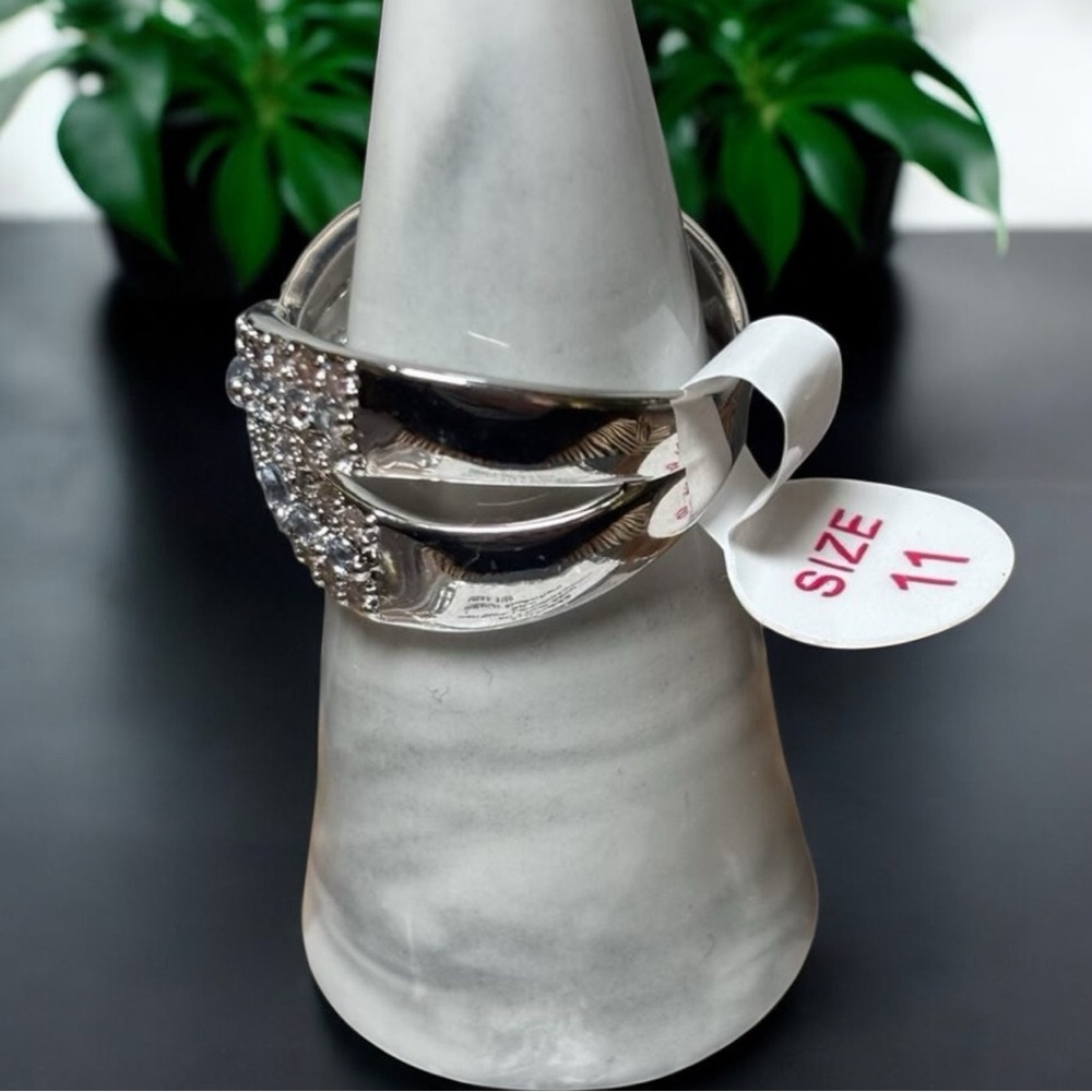 🩷🆕🩷Bomb Party Ring "All I Heart About"
Aquamarine Spinel Rhodium Silver Size 11 - Picture 3 of 5